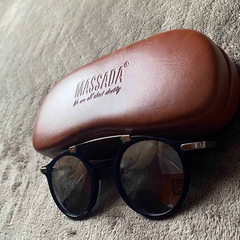 Massada Black Round Sunglasses with Case